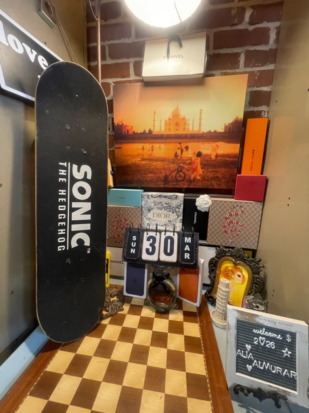 Sonic  skate. Board